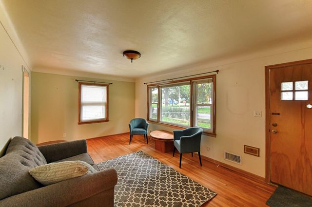 4906 Thomas Avenue N, Minneapolis, MN 55430
