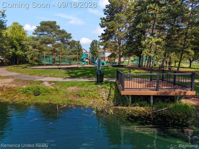1030 Shetland Drive, South Lyon, MI 48178