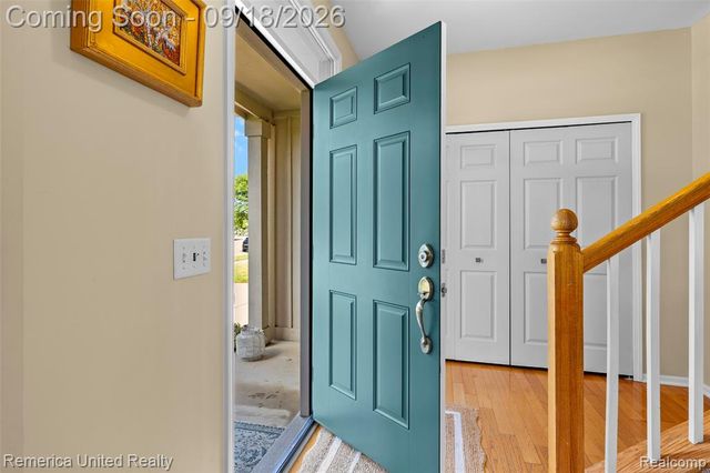 1030 Shetland Drive, South Lyon, MI 48178