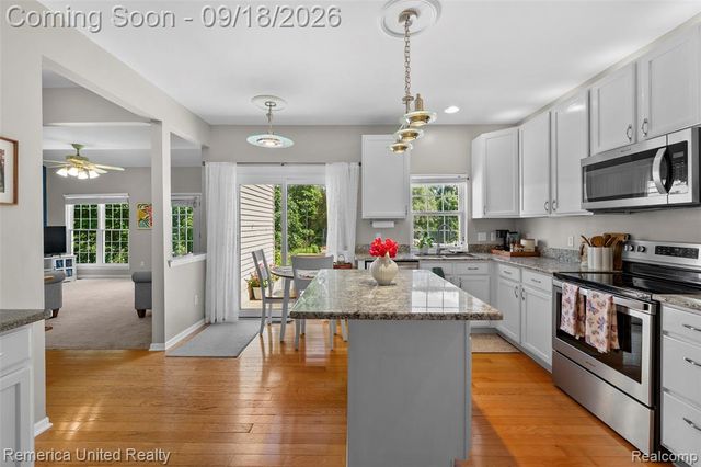 1030 Shetland Drive, South Lyon, MI 48178