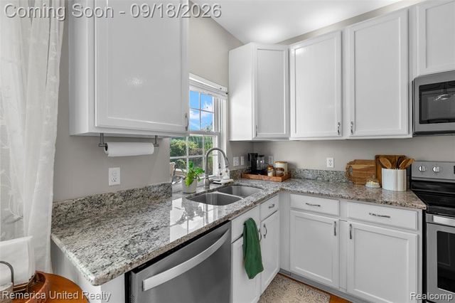 1030 Shetland Drive, South Lyon, MI 48178