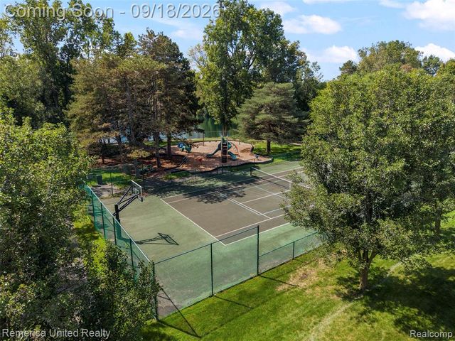 1030 Shetland Drive, South Lyon, MI 48178