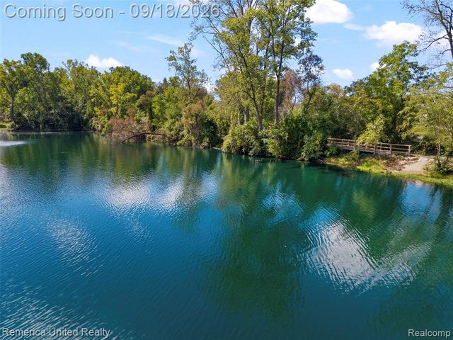 1030 Shetland Drive, South Lyon, MI 48178