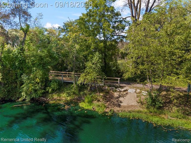 1030 Shetland Drive, South Lyon, MI 48178