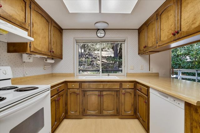 10655 E Piper Ln, Nevada City, CA 95959