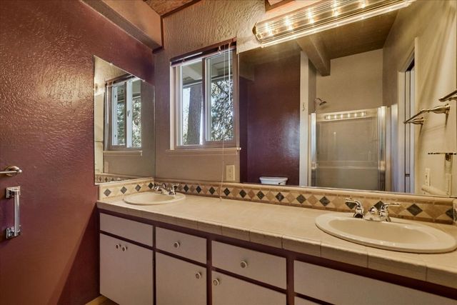10655 E Piper Ln, Nevada City, CA 95959