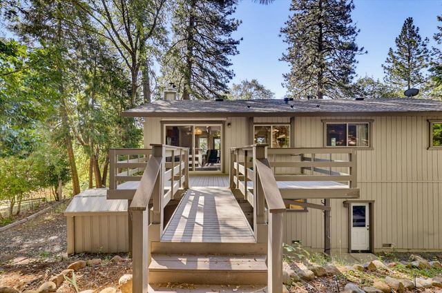 10655 E Piper Ln, Nevada City, CA 95959