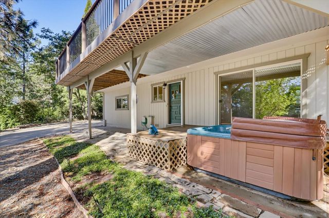 10655 E Piper Ln, Nevada City, CA 95959