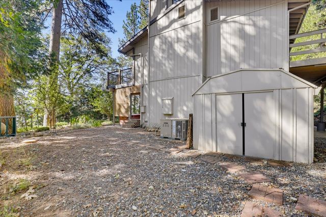 10655 E Piper Ln, Nevada City, CA 95959