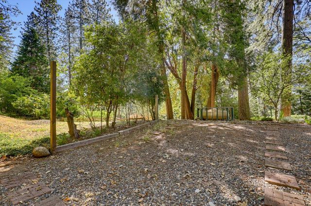 10655 E Piper Ln, Nevada City, CA 95959