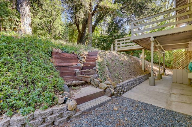 10655 E Piper Ln, Nevada City, CA 95959