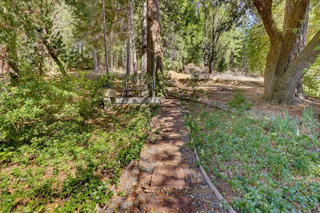 10655 E Piper Ln, Nevada City, CA 95959