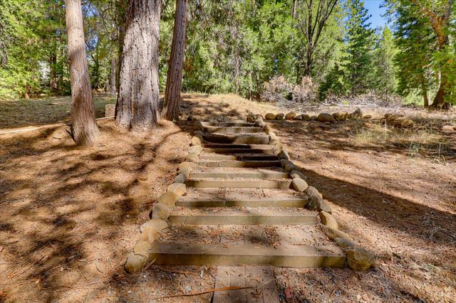 10655 E Piper Ln, Nevada City, CA 95959