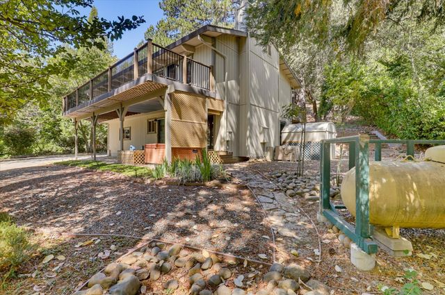 10655 E Piper Ln, Nevada City, CA 95959