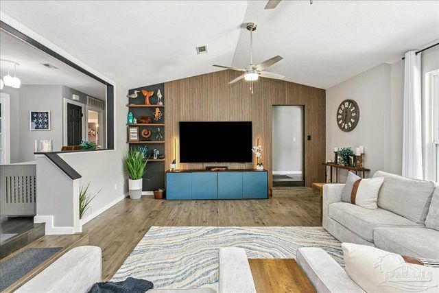 1724 Sea Lark Ln, Navarre, FL 32566