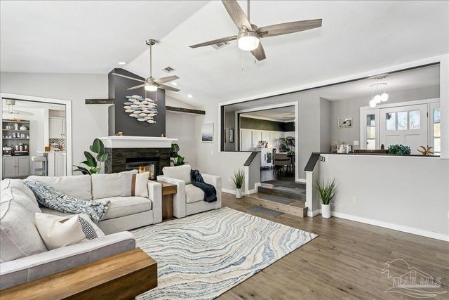 1724 Sea Lark Ln, Navarre, FL 32566