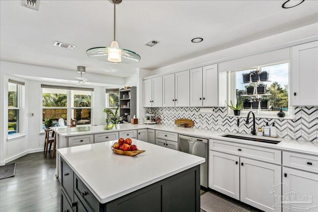 1724 Sea Lark Ln, Navarre, FL 32566