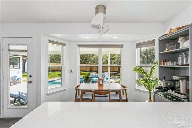 1724 Sea Lark Ln, Navarre, FL 32566