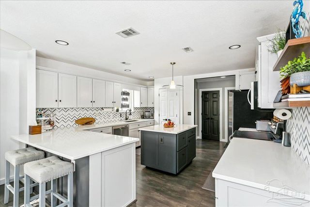 1724 Sea Lark Ln, Navarre, FL 32566