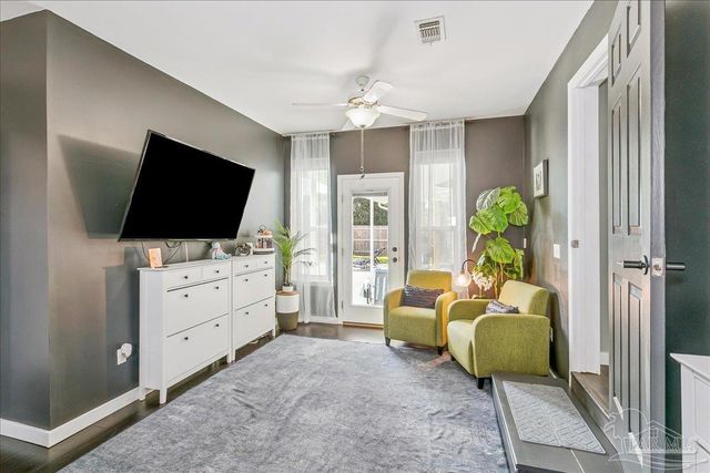 1724 Sea Lark Ln, Navarre, FL 32566