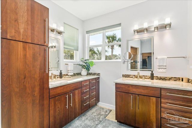 1724 Sea Lark Ln, Navarre, FL 32566