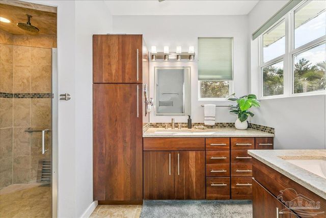 1724 Sea Lark Ln, Navarre, FL 32566