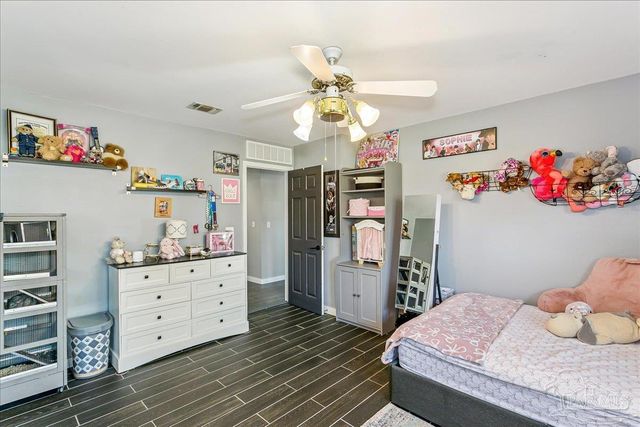 1724 Sea Lark Ln, Navarre, FL 32566