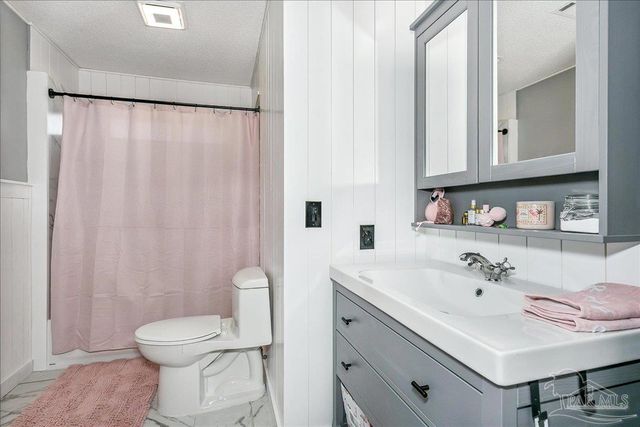 1724 Sea Lark Ln, Navarre, FL 32566