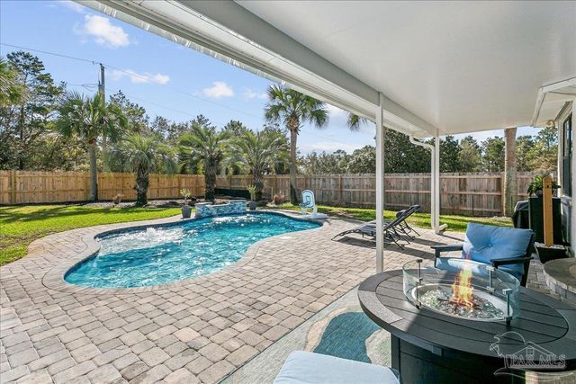 1724 Sea Lark Ln, Navarre, FL 32566