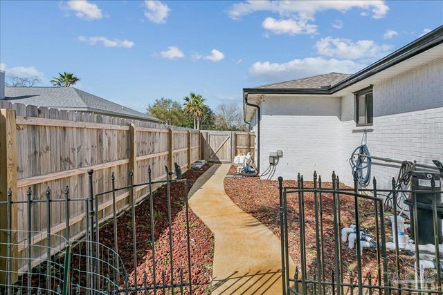 1724 Sea Lark Ln, Navarre, FL 32566