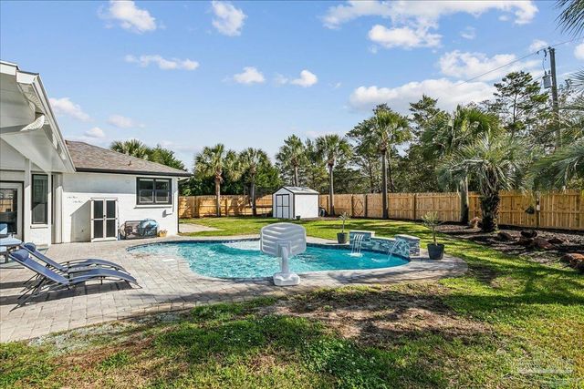 1724 Sea Lark Ln, Navarre, FL 32566