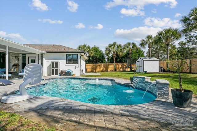 1724 Sea Lark Ln, Navarre, FL 32566