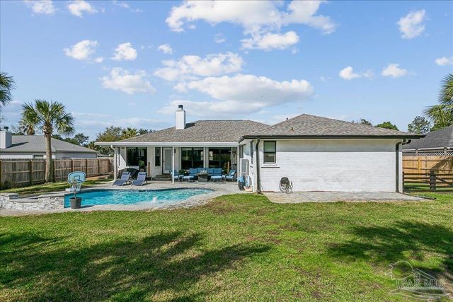 1724 Sea Lark Ln, Navarre, FL 32566