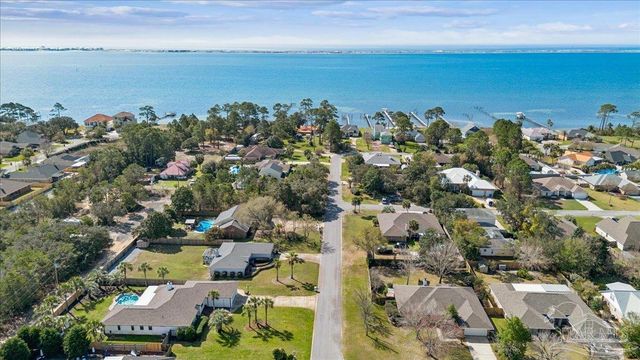 1724 Sea Lark Ln, Navarre, FL 32566