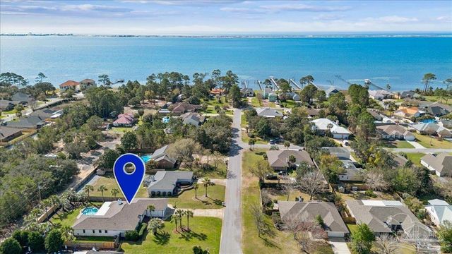 1724 Sea Lark Ln, Navarre, FL 32566