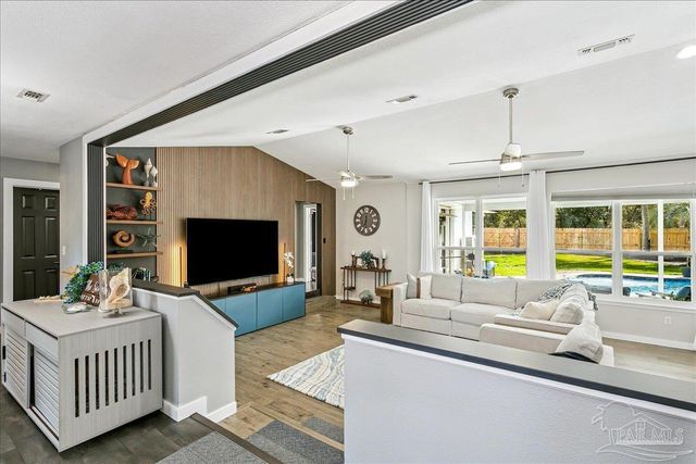 1724 Sea Lark Ln, Navarre, FL 32566