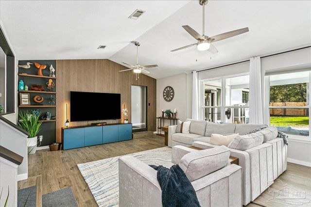 1724 Sea Lark Ln, Navarre, FL 32566