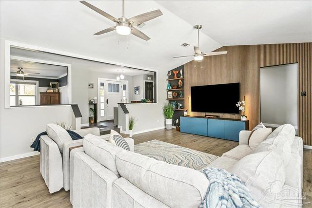 1724 Sea Lark Ln, Navarre, FL 32566