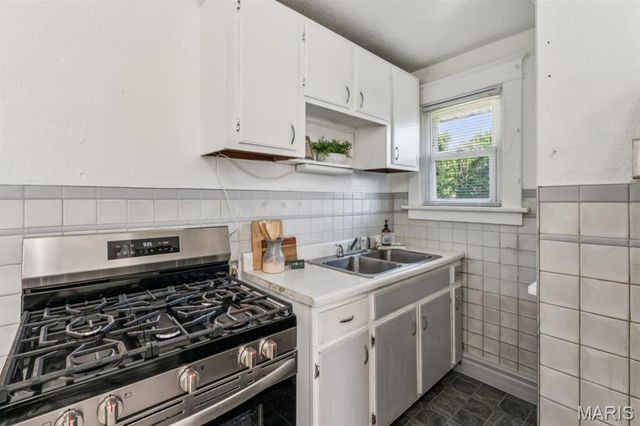 9431 Burdella Avenue, St John, MO 63114