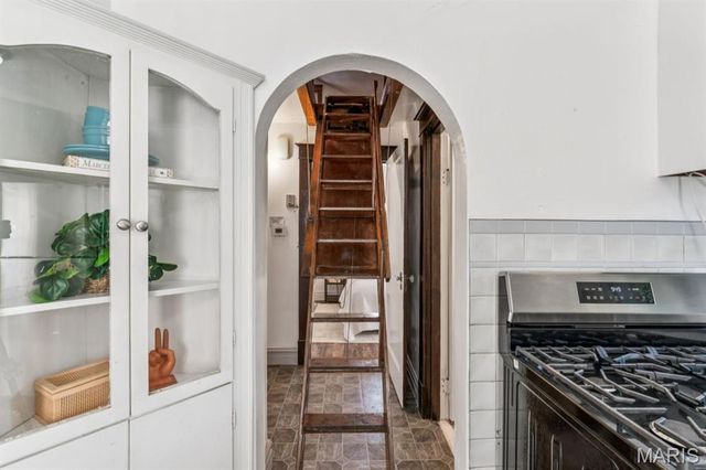 9431 Burdella Avenue, St John, MO 63114