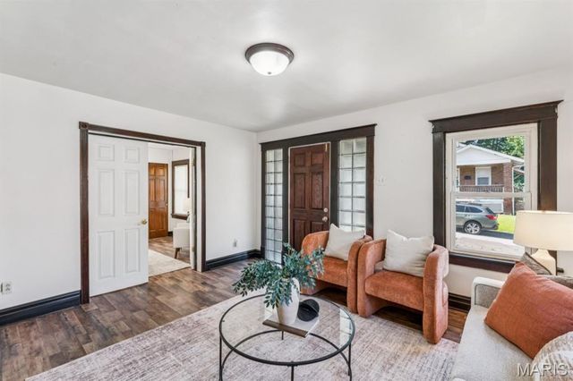 9431 Burdella Avenue, St John, MO 63114