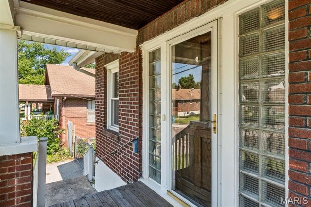 9431 Burdella Avenue, St John, MO 63114