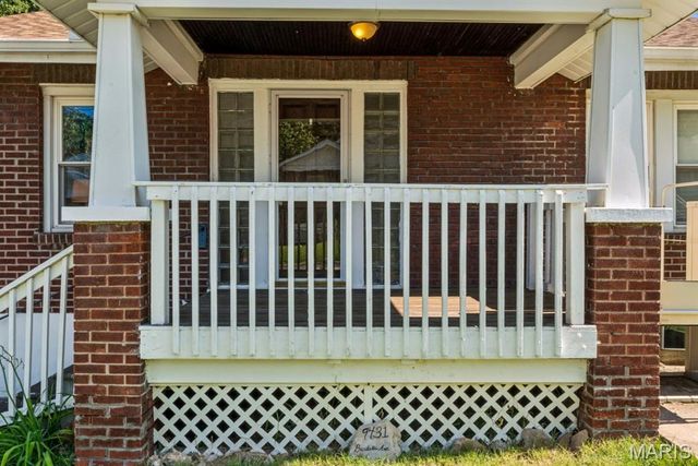 9431 Burdella Avenue, St John, MO 63114