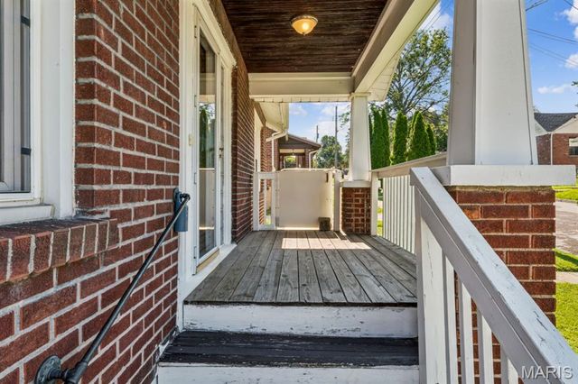 9431 Burdella Avenue, St John, MO 63114