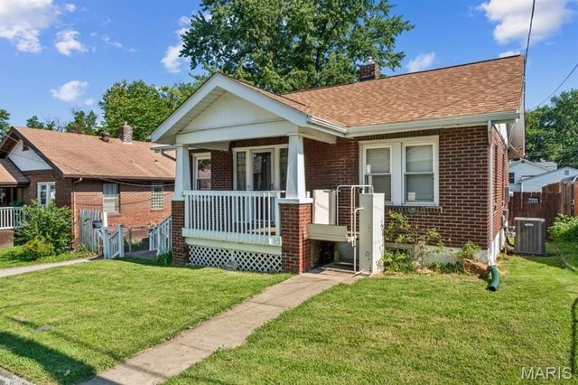 9431 Burdella Avenue, St John, MO 63114