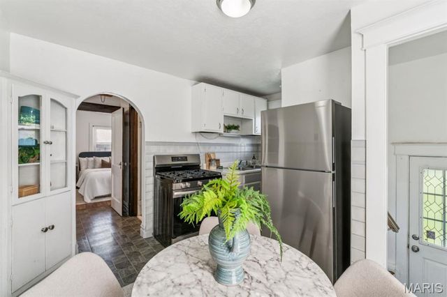 9431 Burdella Avenue, St John, MO 63114