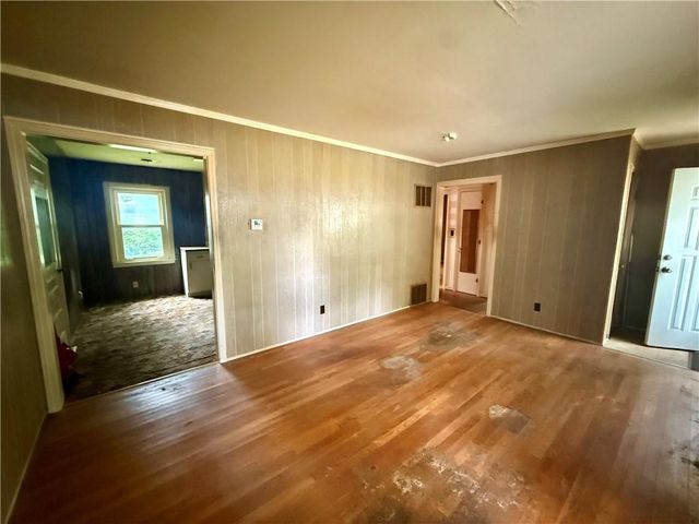 6741 Barton Drive, Shawnee, KS 66203