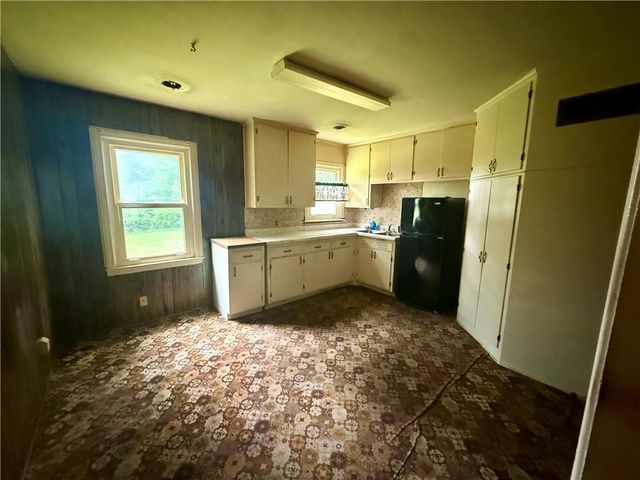 6741 Barton Drive, Shawnee, KS 66203