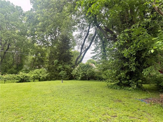 6741 Barton Drive, Shawnee, KS 66203