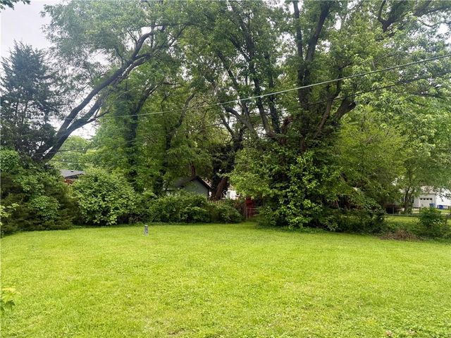 6741 Barton Drive, Shawnee, KS 66203